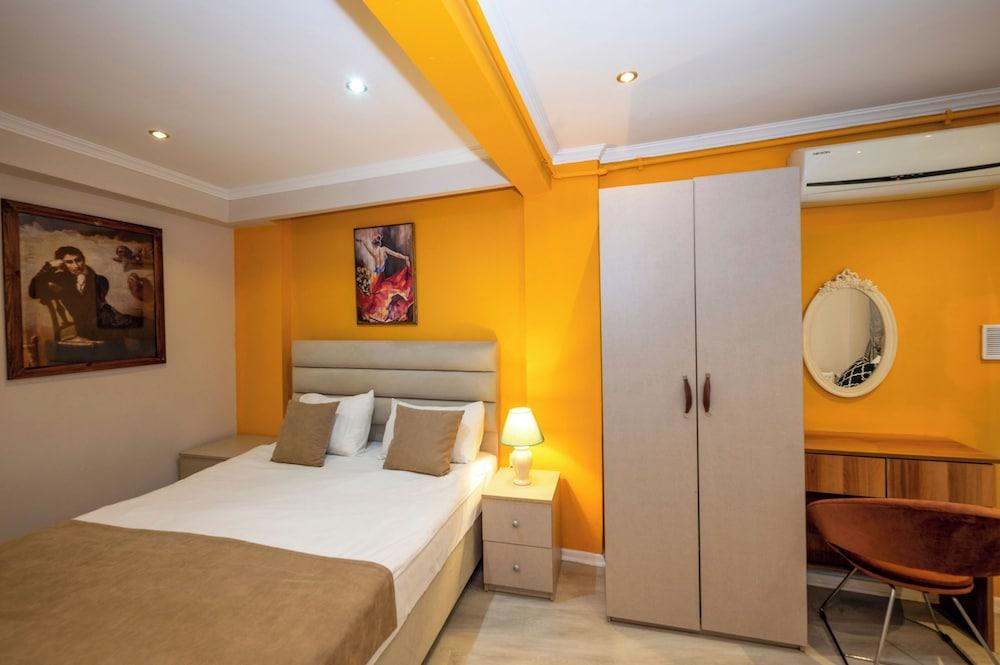 TAKSIM MARIDA SUIT — ISTANBUL