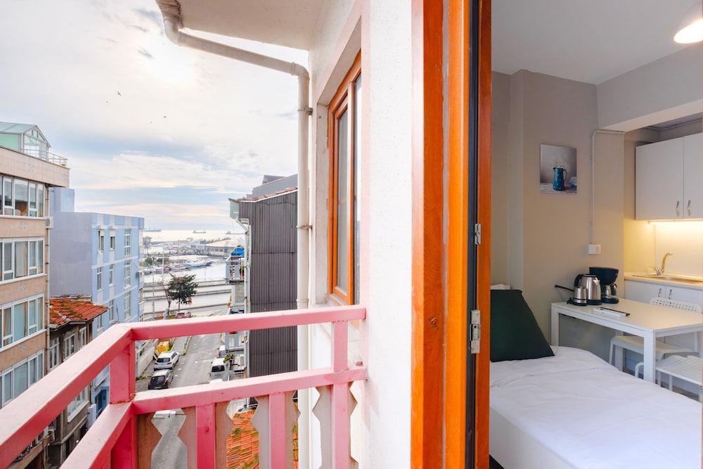 STUDIO WITH A SEA VIEW BALCONY IN BAKIRKOY — ISTANBUL — фотография отеля №12