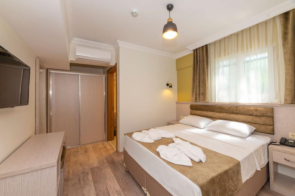 BAZAAR HOTEL OLD CITY — ISTANBUL