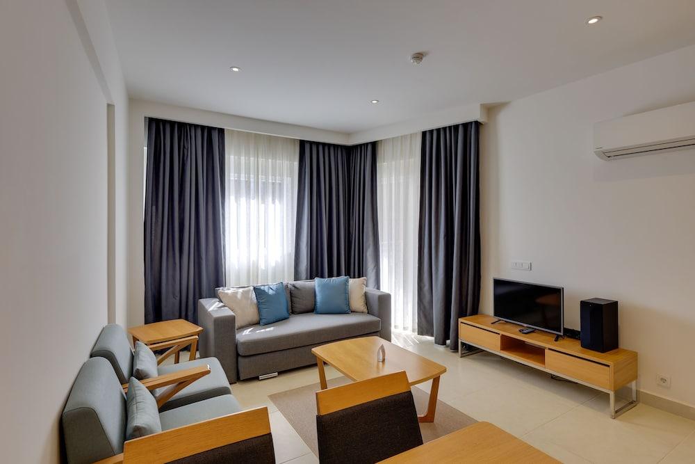 RAMADA HOTEL & SUITES BY WYNDHAM KUSADASI — KUSADASI — fotografie hotel nr. 16