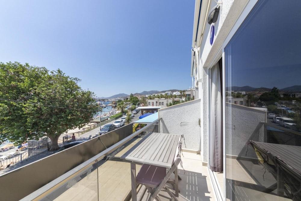 SEAFRONT FLAT WITH EXCELLENT SEA VIEW IN BODRUM — BODRUM — фотография отеля №3