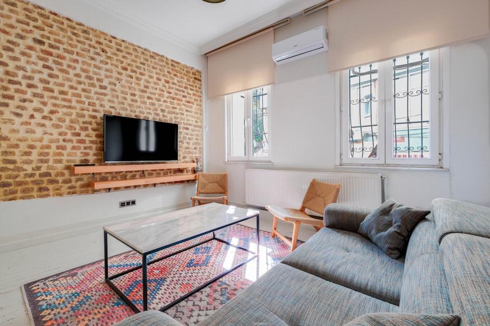 COZY FLAT WITH BALCONY 5 MIN TO GALATA TOWER — ISTANBUL — fotografie hotel nr. 3