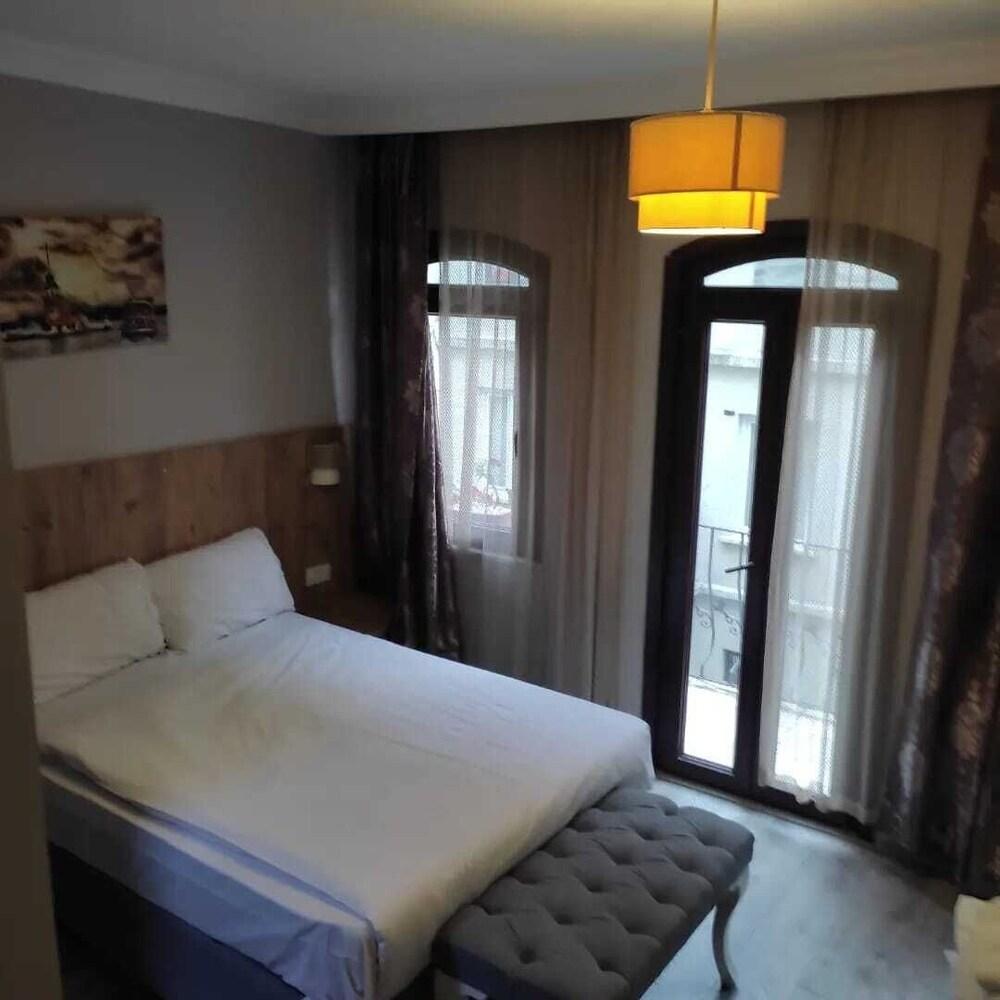 ZEUS CONVENIENT SUIT ISTANBUL — ISTANBUL