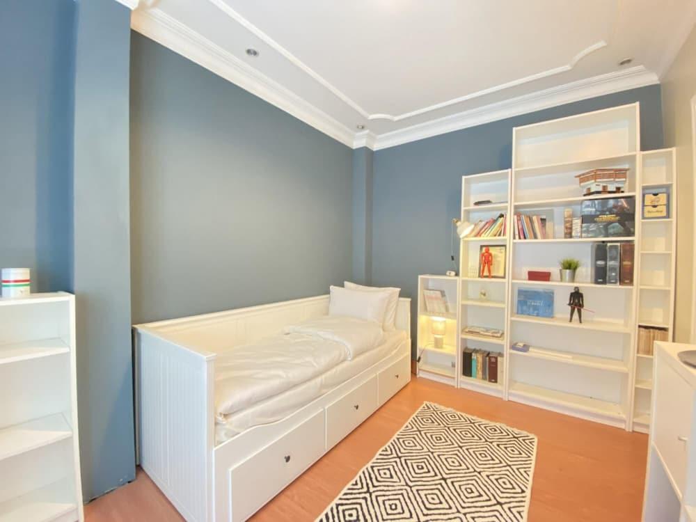 FLAT WITH BOSPHORUS VIEW AND BACKYARD IN USKUDAR — ISTANBUL — фотография отеля №20