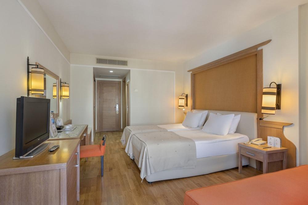 DOBEDAN BEACH RESORT COMFORT SIDE — SIDE — fotografie hotel nr. 5