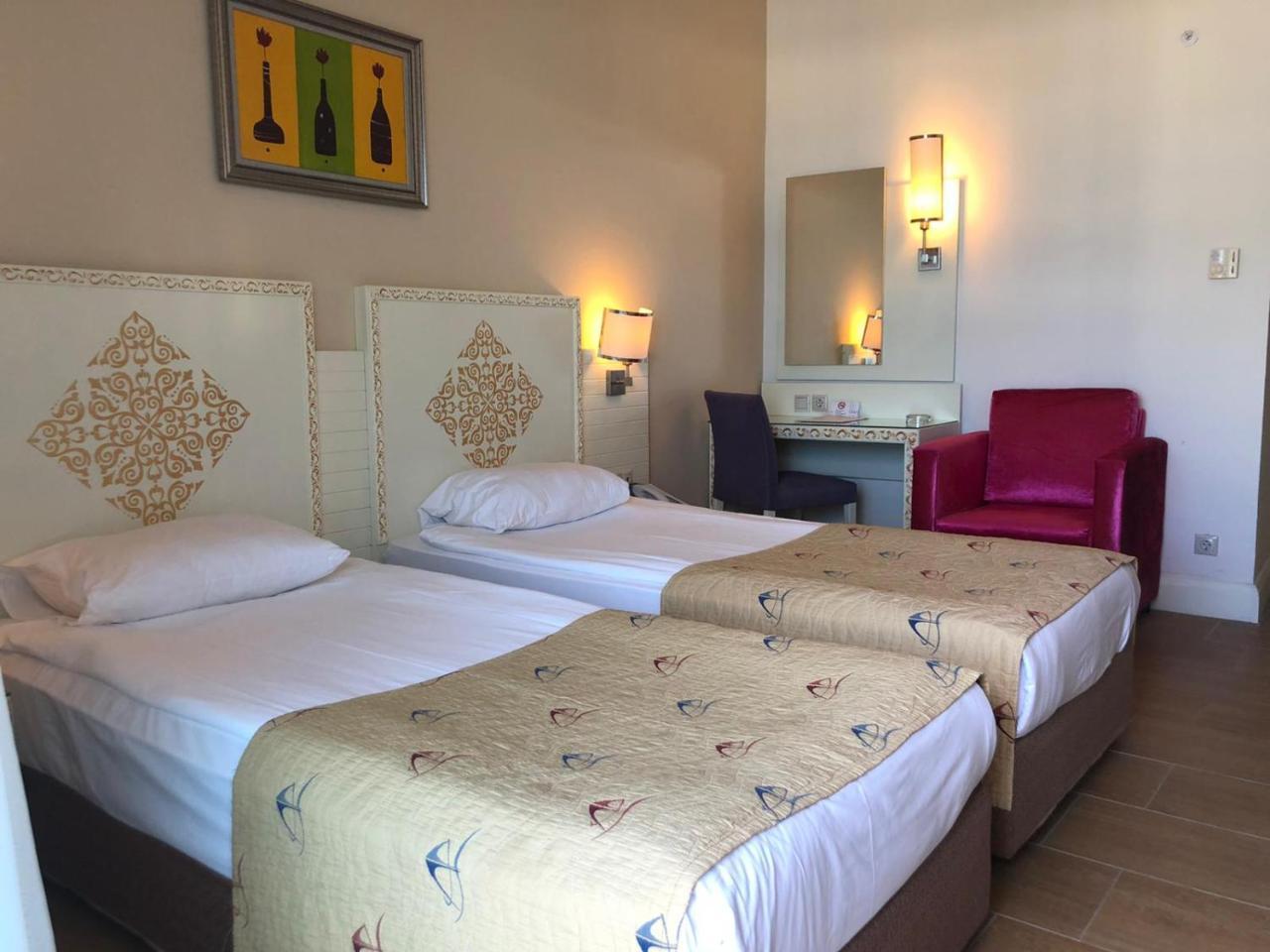 CRYSTAL ADMIRAL RESORT SUITES & SPA — SIDE — фотография отеля №27