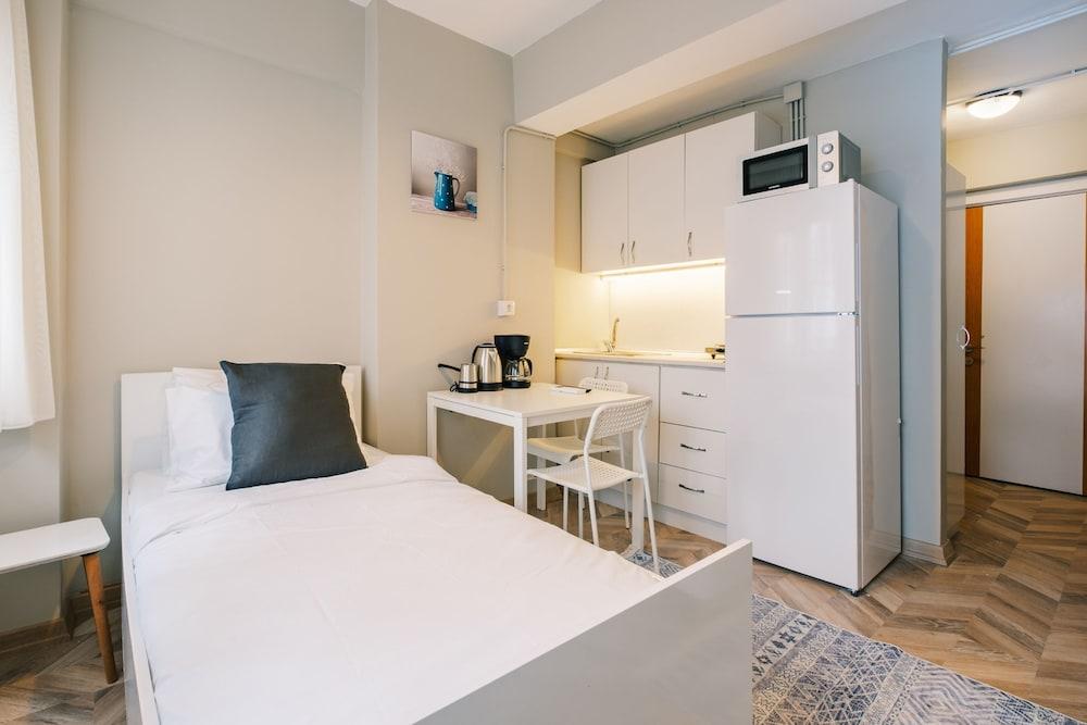 STUDIO WITH A SEA VIEW BALCONY IN BAKIRKOY — ISTANBUL — фотография отеля №3
