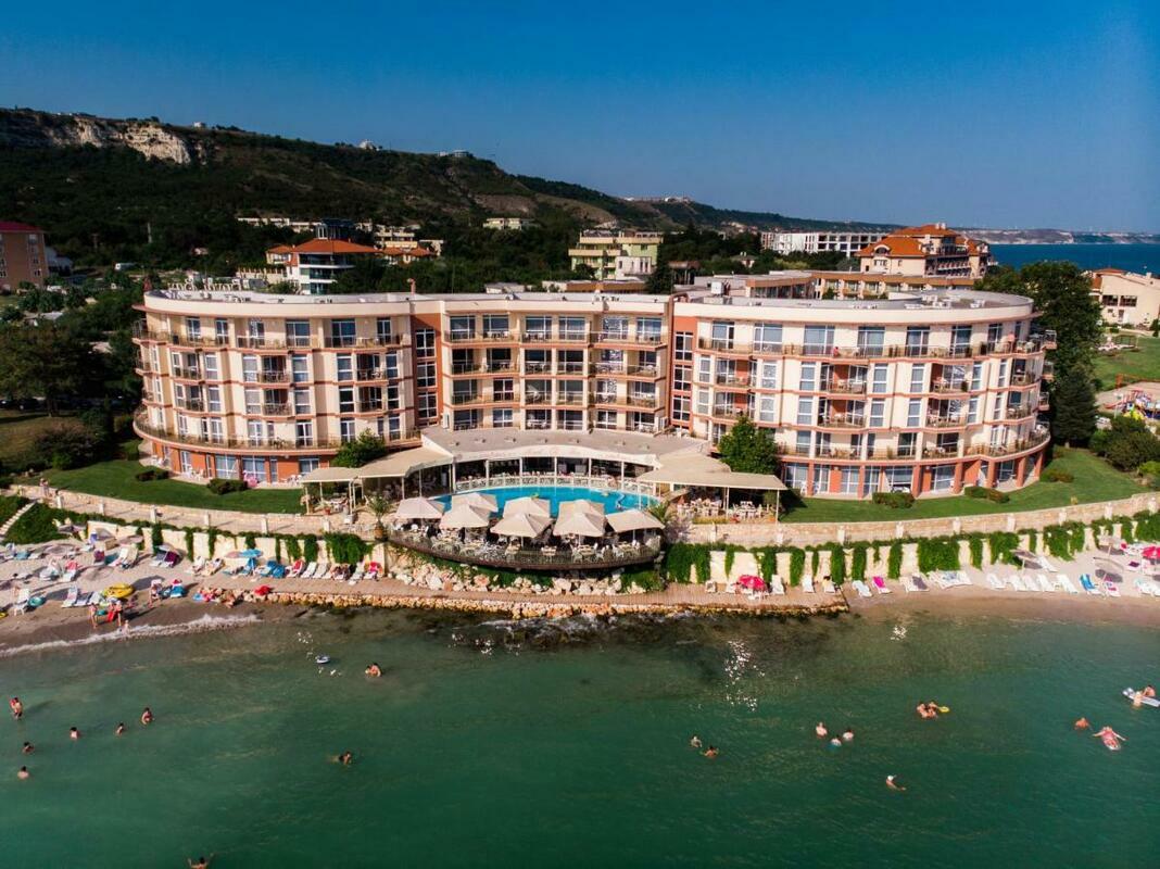 ROYAL BAY KAVARNA — KAVARNA