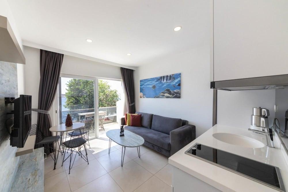 SEAFRONT FLAT WITH EXCELLENT SEA VIEW IN BODRUM — BODRUM — фотография отеля №7