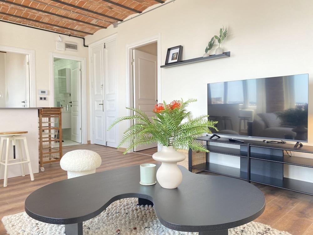 FLAT W CITY VIEW NEAR GALATA TOWER IN ISTIKLAL AVE — ISTANBUL — фотография отеля №2