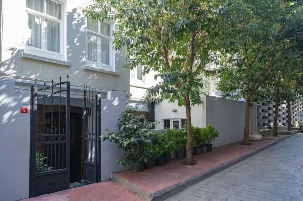 CHARMING APARTMENT WITH GALATA VIEW — ISTANBUL — fotografie hotel nr. 13