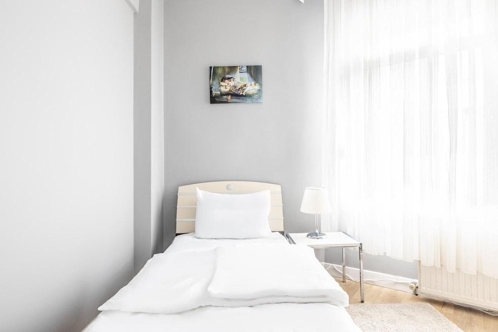 MODERN STYLISH COZY FLAT IN THE HEART OF KADIKOY — ISTANBUL — фотография отеля №9