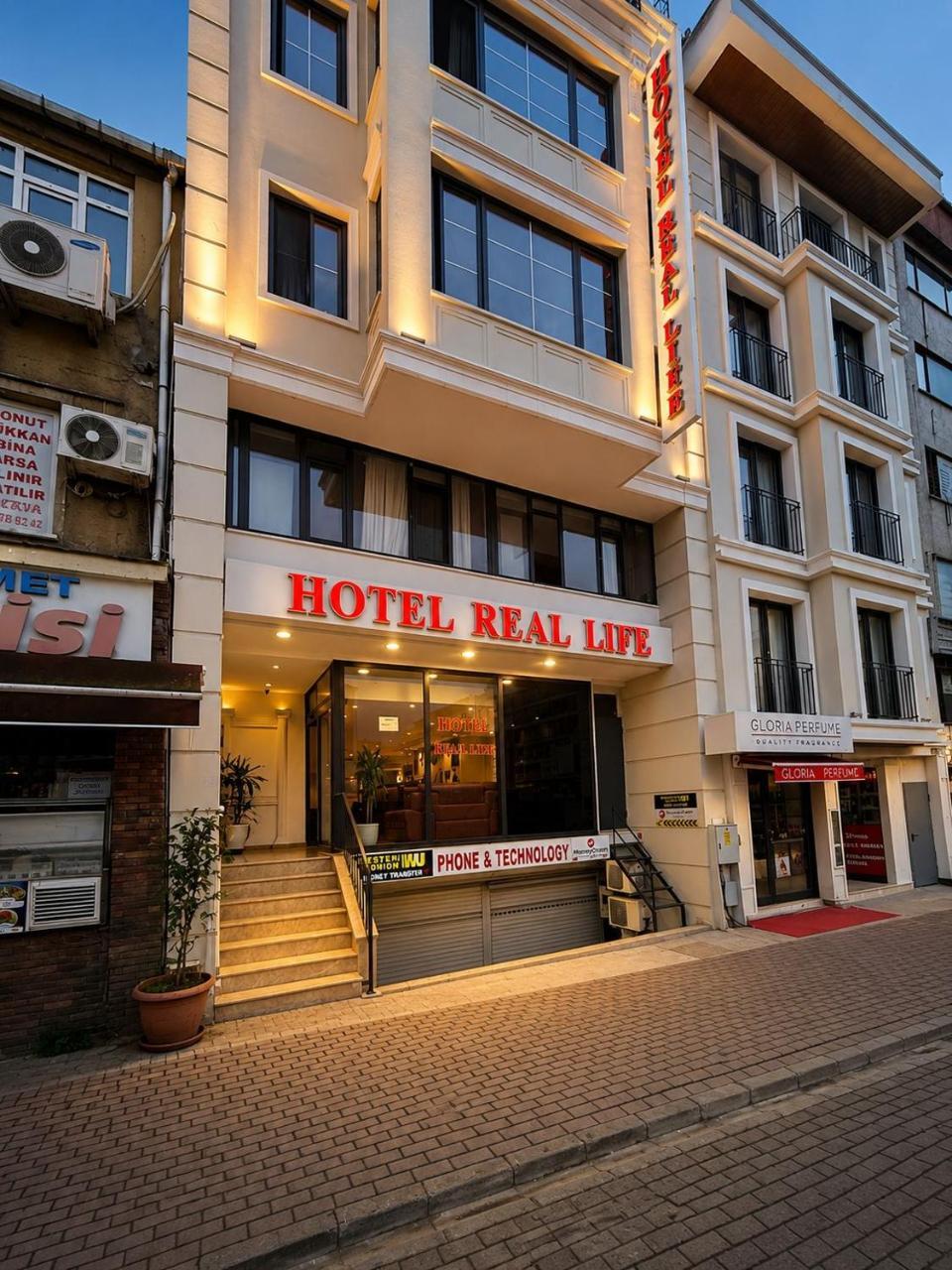 HOTEL REAL LIFE — ISTANBUL