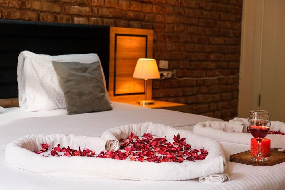 TAKSIM NIKEA SUITES 80 — ISTANBUL
