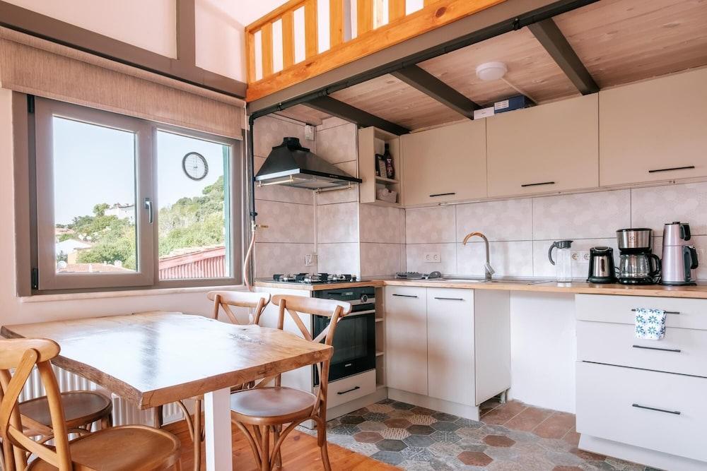 STUNNING SEA VIEW LOFT 5 MIN TO PARK IN KUZGUNCUK — ISTANBUL — фотография отеля №13
