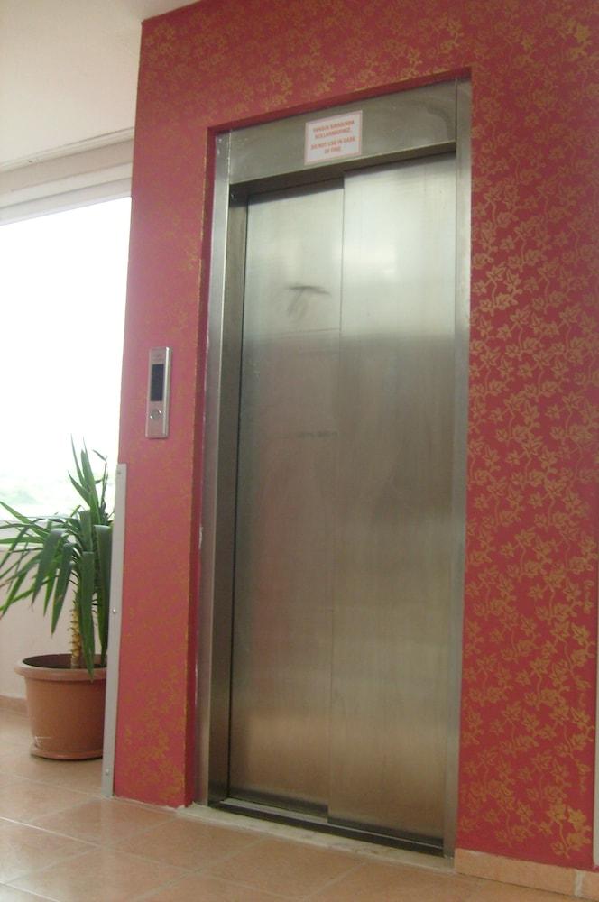 INSIDE HOTEL — SIDE — fotografie hotel nr. 26