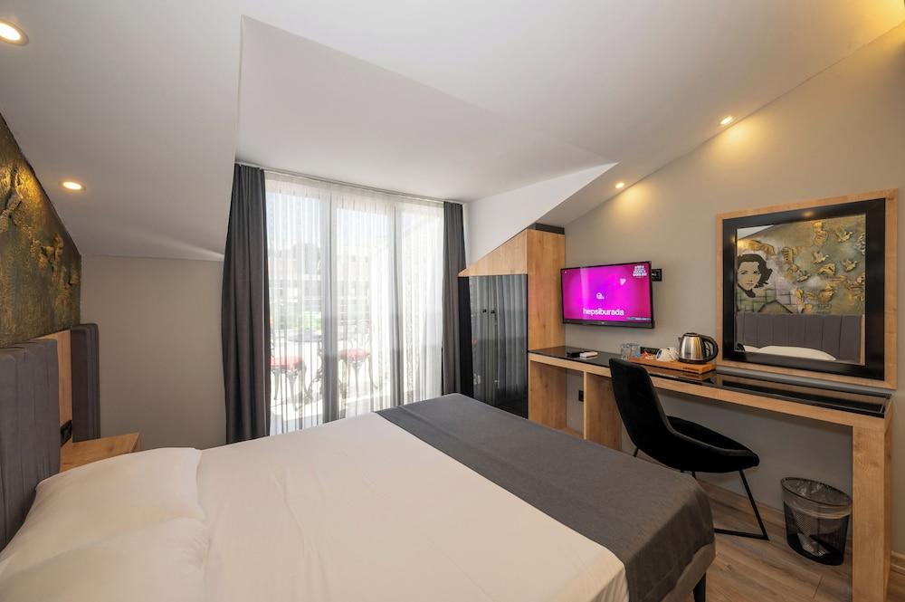 GRAND PALACE HOTEL — ISTANBUL