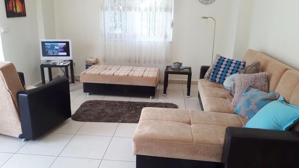 GORGEOUS 2 BED PRIVATE GROUND FLOOR HOME IN ONE OF SIDES MOST EXCLUSIVE COMMUNI — SIDE — фотография отеля №4