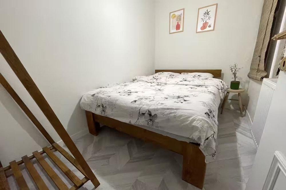 2BR/2BATH WITH GARDEN - BETWEEN SISLI & TAKSIM — ISTANBUL — фотография отеля №2