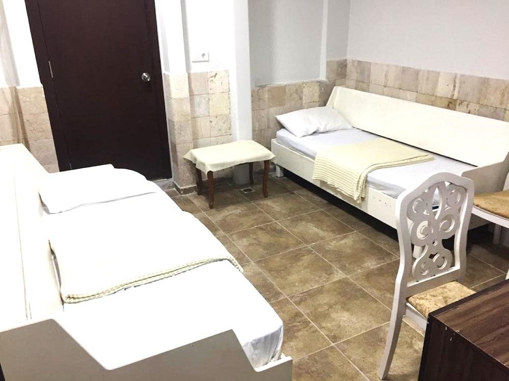 ROOM IN APARTMENT - BEAUTIFUL 3 BED HOLIDAY HOME IN RESORT CENTRE — SIDE — фотография отеля №2