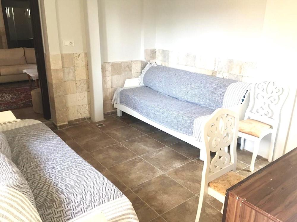 ROOM IN APARTMENT - BEAUTIFUL 3 BED HOLIDAY HOME IN RESORT CENTRE — SIDE — фотография отеля №4