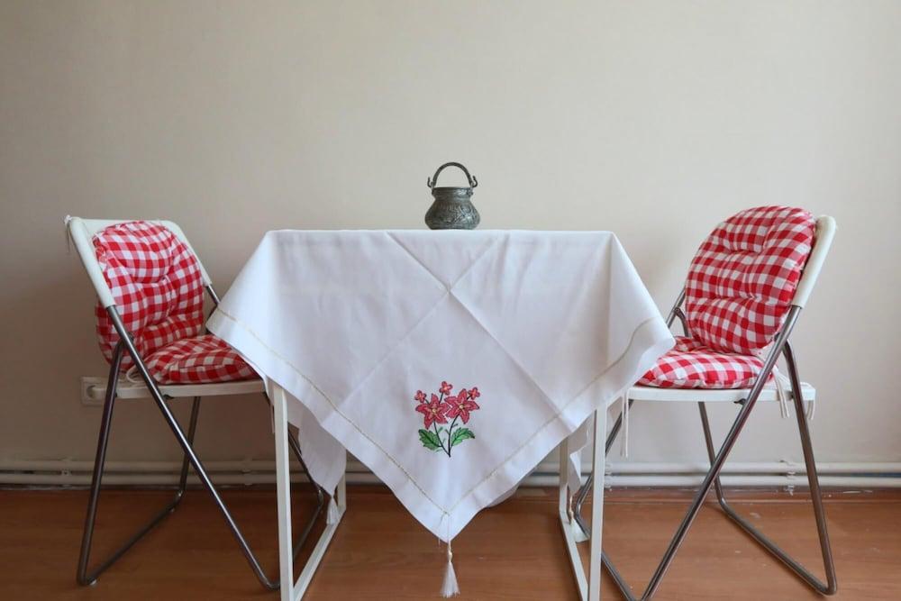 FLAT WITH TWO LIVING ROOMS AND BALCONY IN USKUDAR — ISTANBUL — fotografie hotel nr. 3