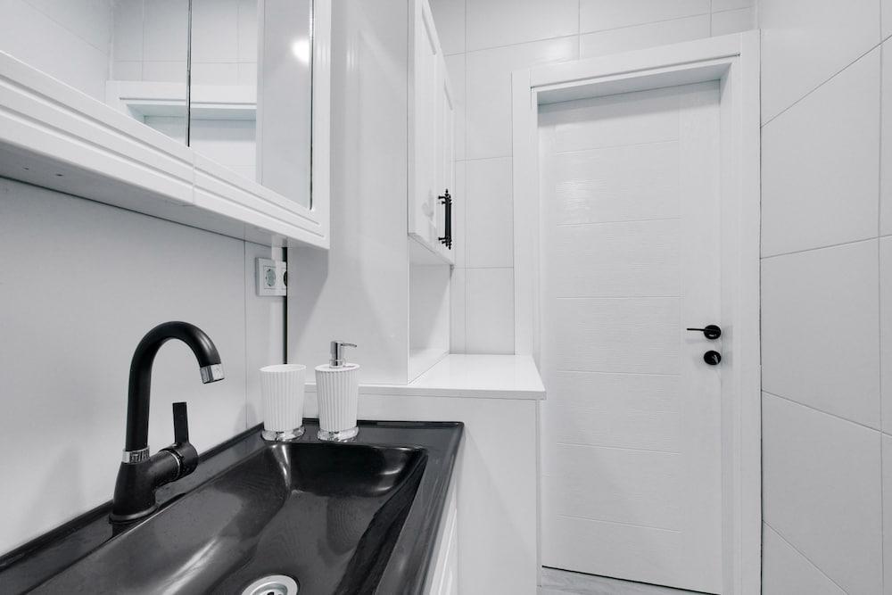 COZY FLAT 10 MIN TO MARMARAY AND USKUDAR COAST — ISTANBUL — fotografie hotel nr. 3