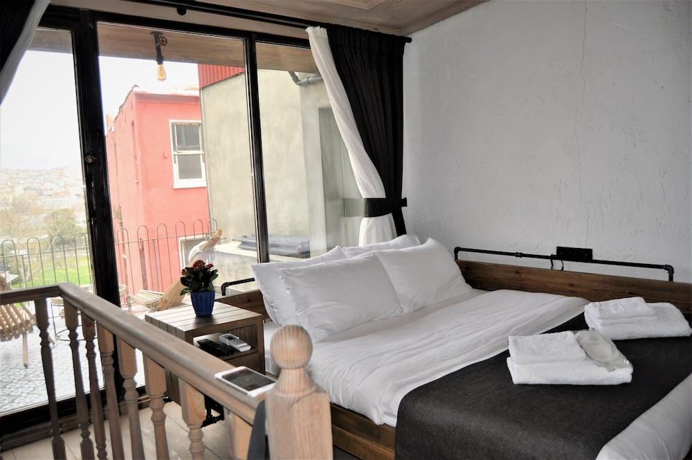 ROOFTOP BALAT ROOMS & APARTMENTS TURKUAZ OLIVE — ISTANBUL
