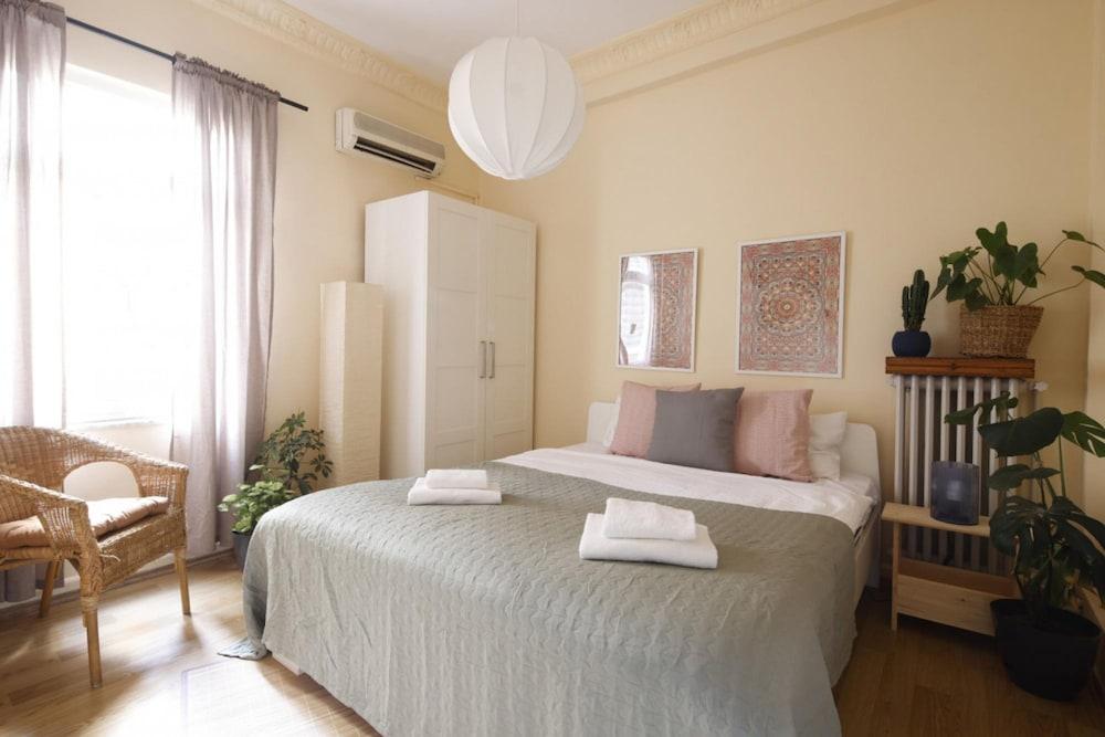 VIBRANT FLAT WITH EXCELLENT LOCATION IN BEYOGLU — ISTANBUL — fotografie hotel nr. 8