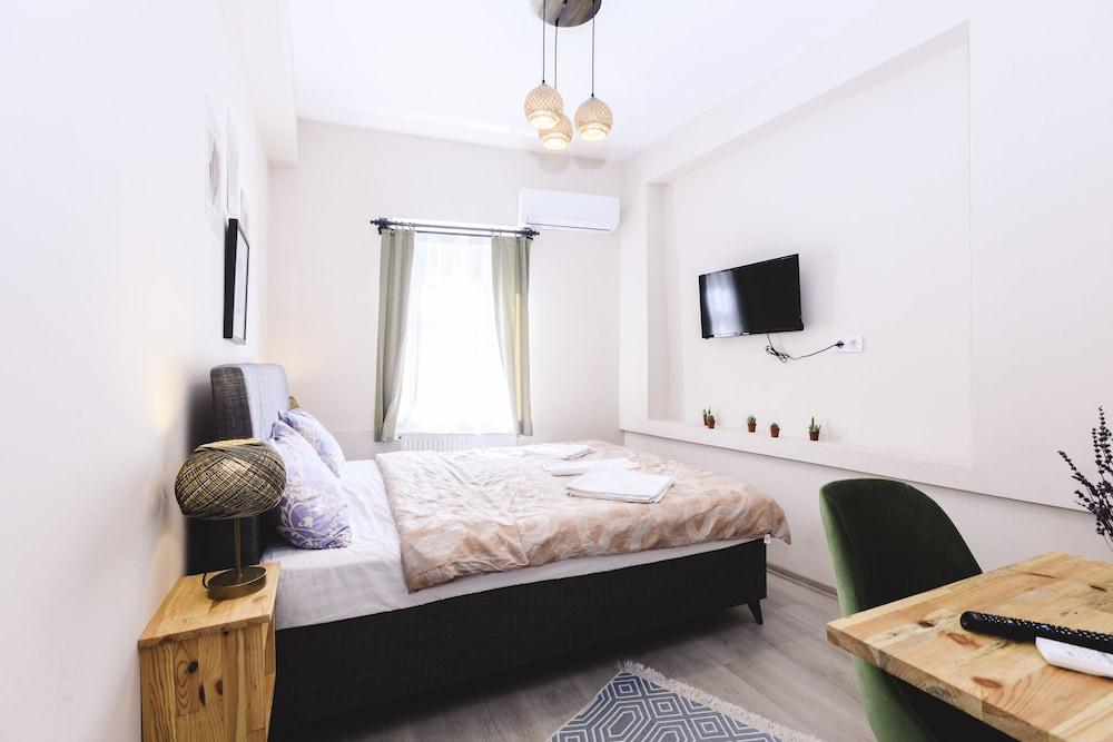 WARM PRIVATE ROOM AT TAKSIM — ISTANBUL