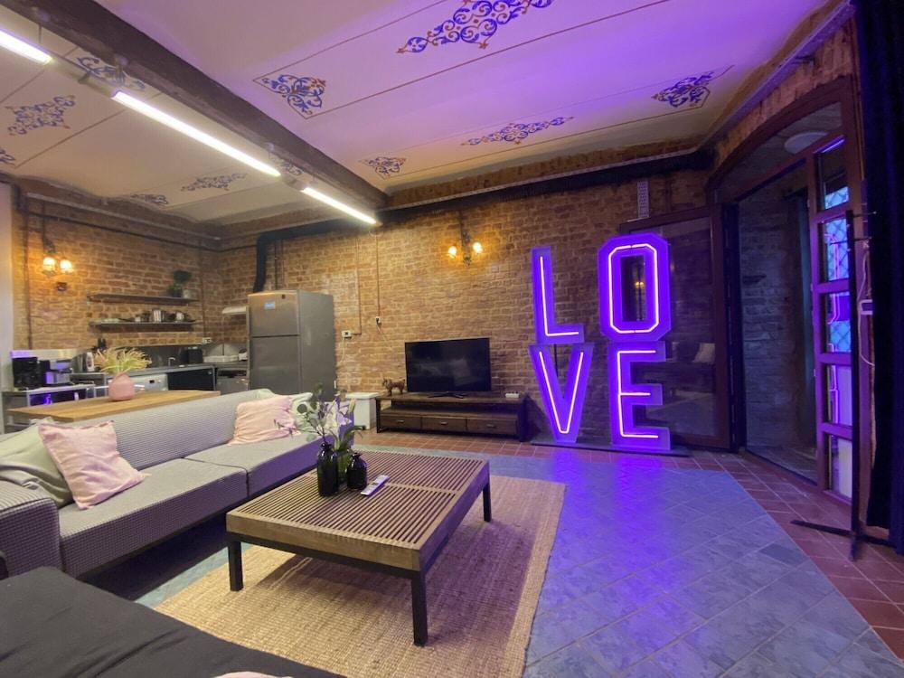 CENTRALLY LOCATED HISTORICAL FLAT IN BEYOGLU — ISTANBUL