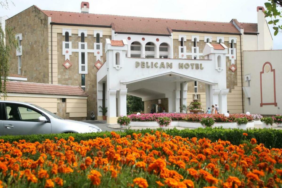 PELIKAN HOTEL — DUNI
