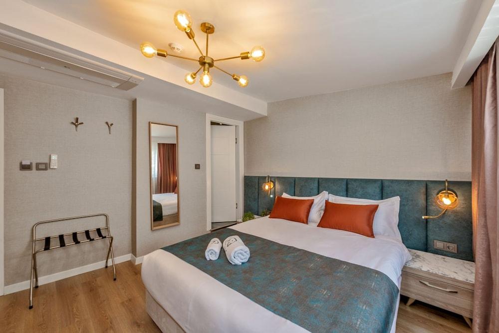 NIKA OTEL & CAFE — ISTANBUL