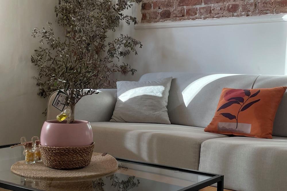2BR AND 2BATH BALCONY APT IN HEART OF ISATANBUL #3 — ISTANBUL — fotografie hotel nr. 11