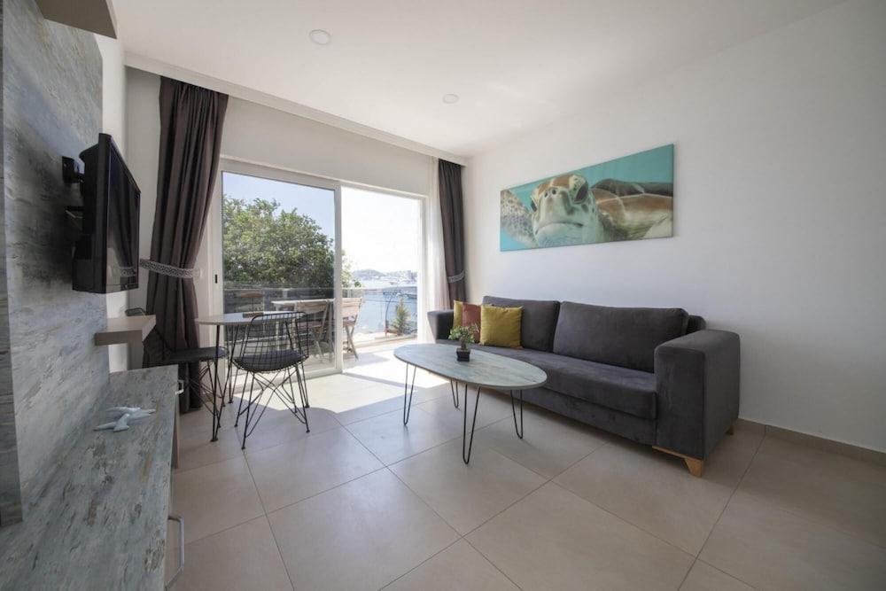 SEAFRONT FLAT WITH BREATHTAKING SEA VIEW IN BODRUM — BODRUM — fotografie hotel nr. 3