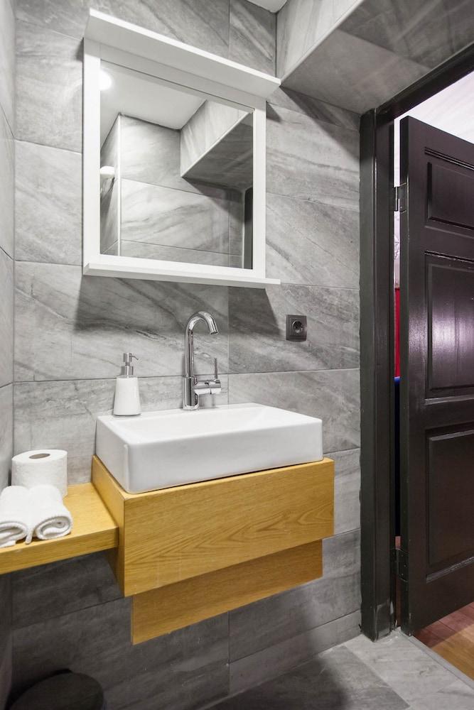 STUDIO WITH HOT TUB — ISTANBUL — фотография отеля №14