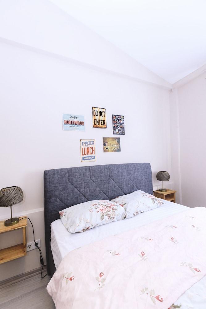 FULLY EQUIPPED ROOM AT TAKSIM — ISTANBUL — фотография отеля №3
