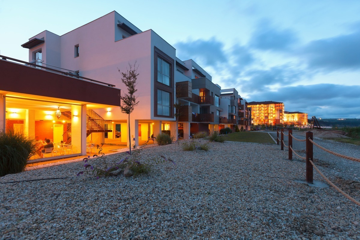SOL LUNA BAY RESORT APARTMENT BUILDING — OBZOR