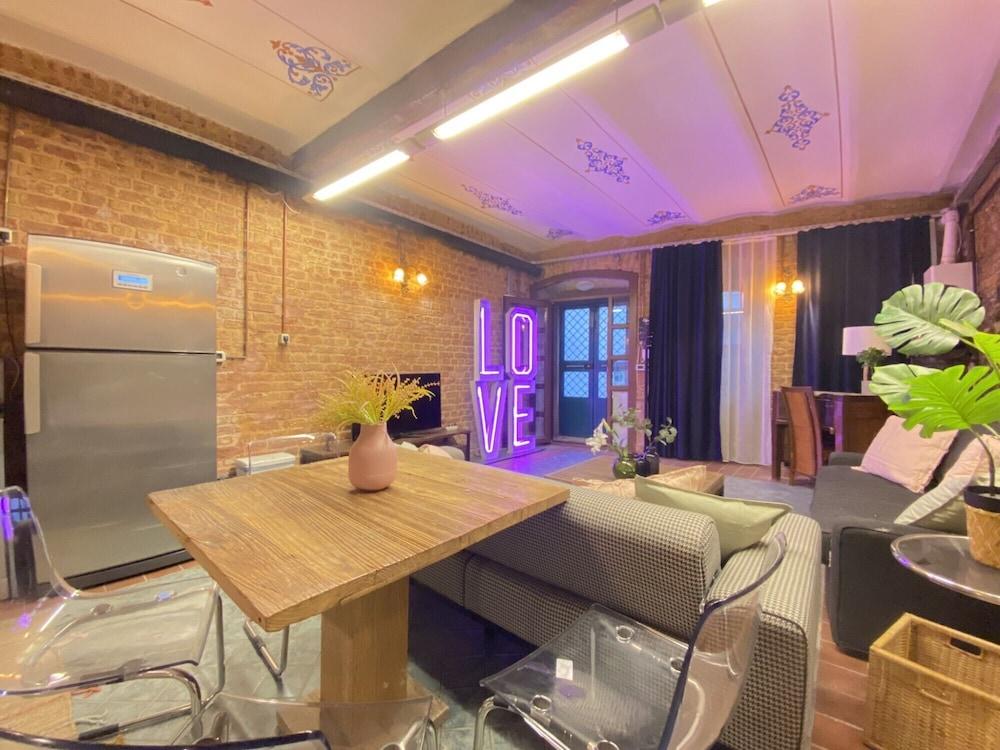 CENTRALLY LOCATED HISTORICAL FLAT IN BEYOGLU — ISTANBUL — fotografie hotel nr. 17
