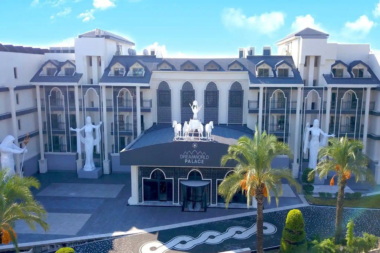 DREAM WORLD PALACE — SIDE