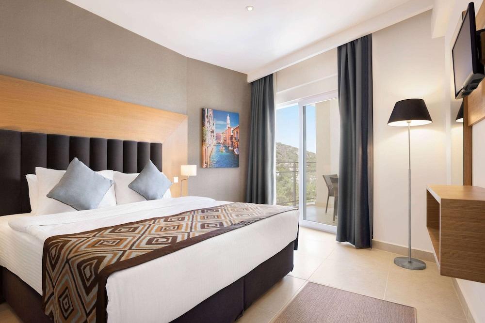 RAMADA HOTEL & SUITES BY WYNDHAM KUSADASI — KUSADASI — fotografie hotel nr. 14