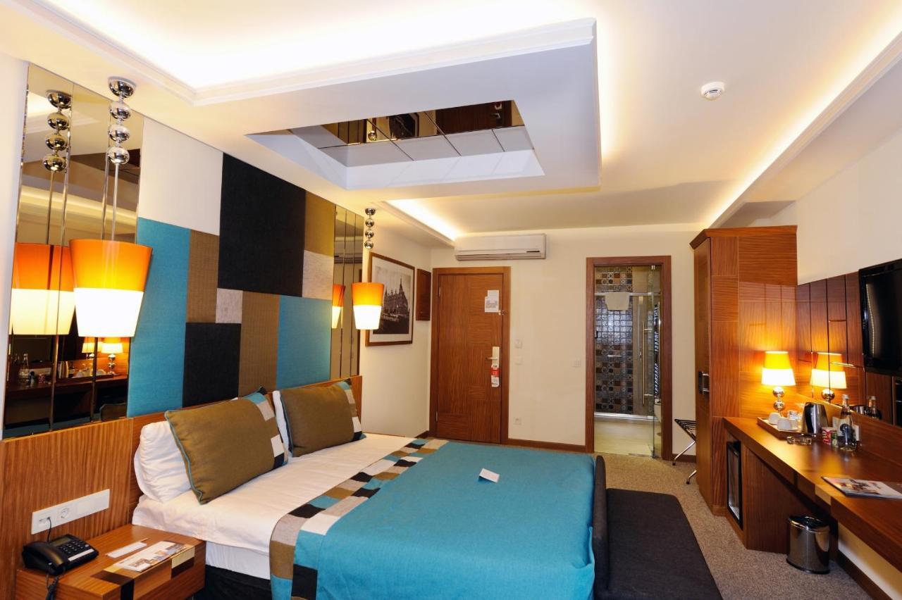 COLLAGE PERA HOTEL — ISTANBUL