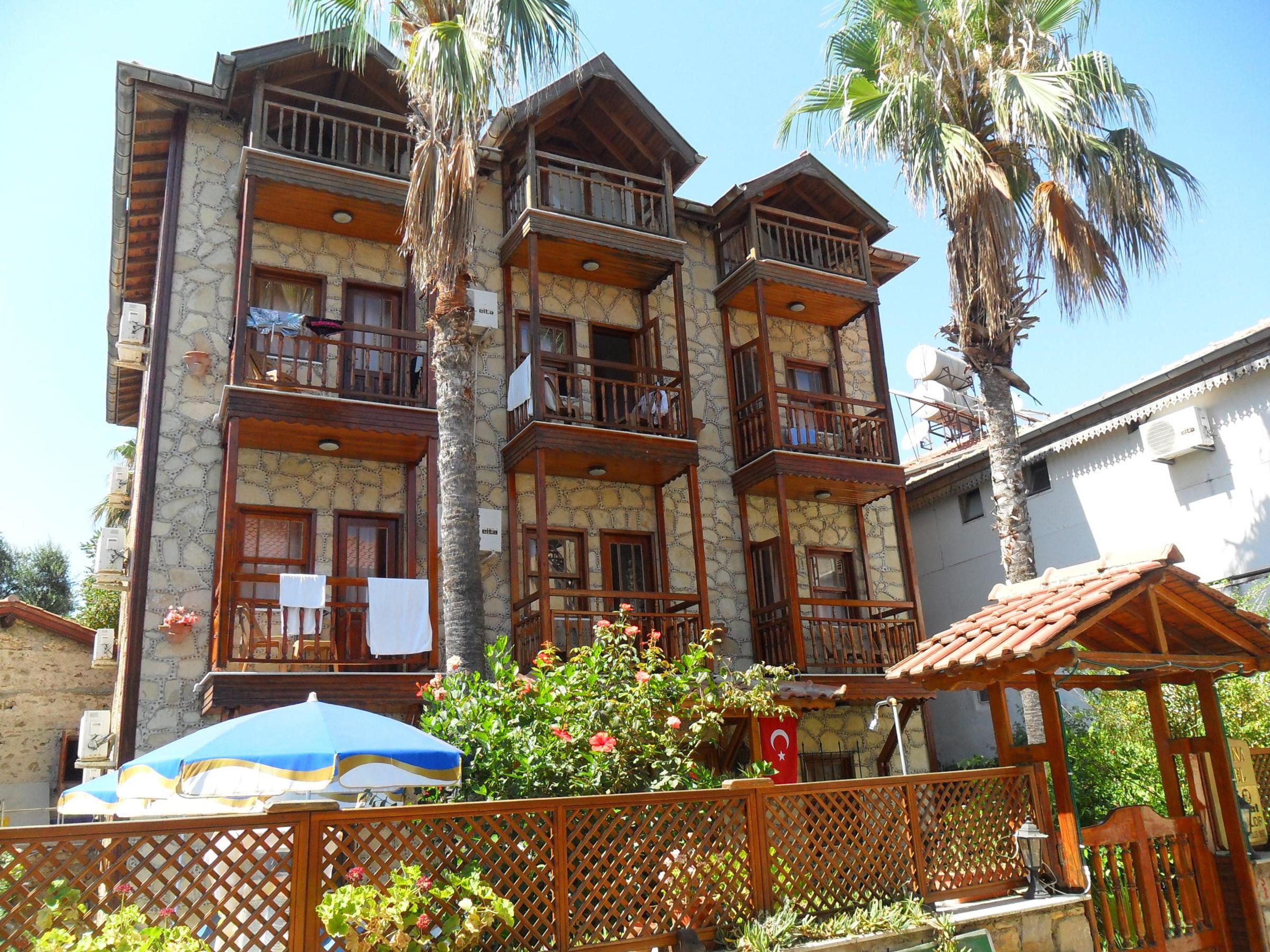 TUANA HOTEL — SIDE