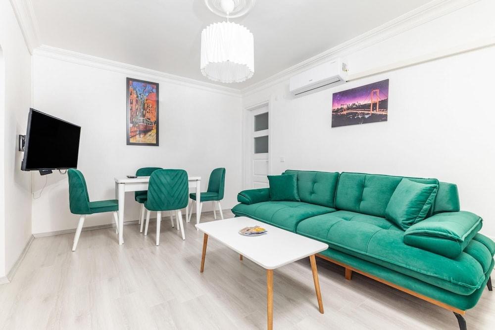 COMFORTABLE SPACIOUS FLAT IN BESIKTAS — ISTANBUL