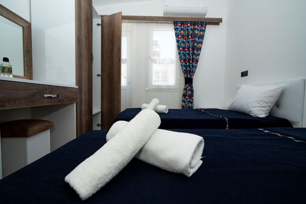 ESQUIRE HOTEL & LOUNGE — KEMER
