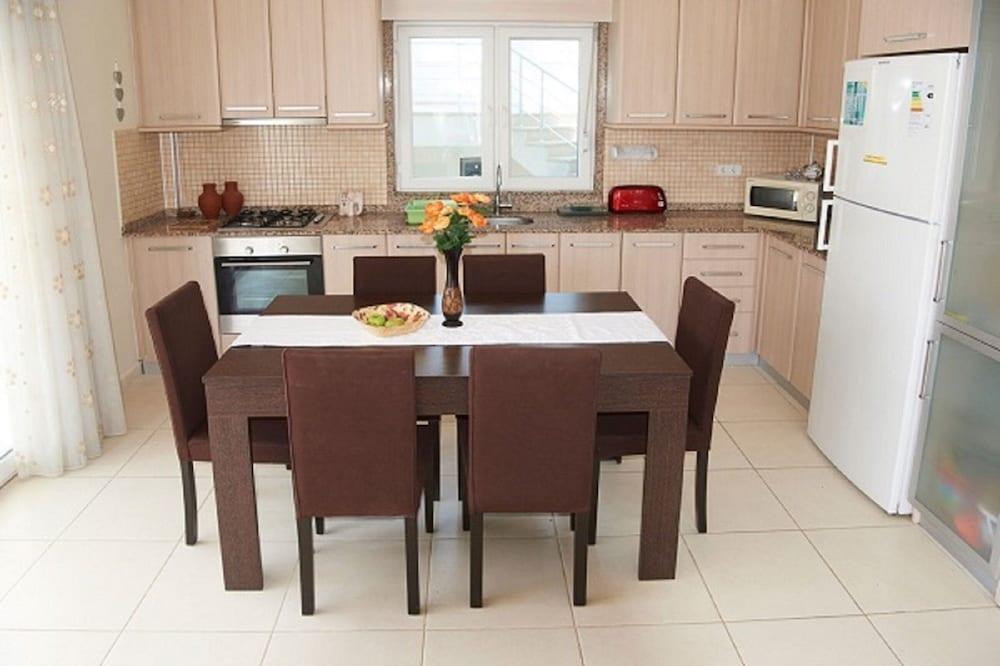 SPACIOUS 2 BED 2 BATH HOME IN ONE OF SIDES MOST POPULAR COMMUNITIES — SIDE — фотография отеля №9