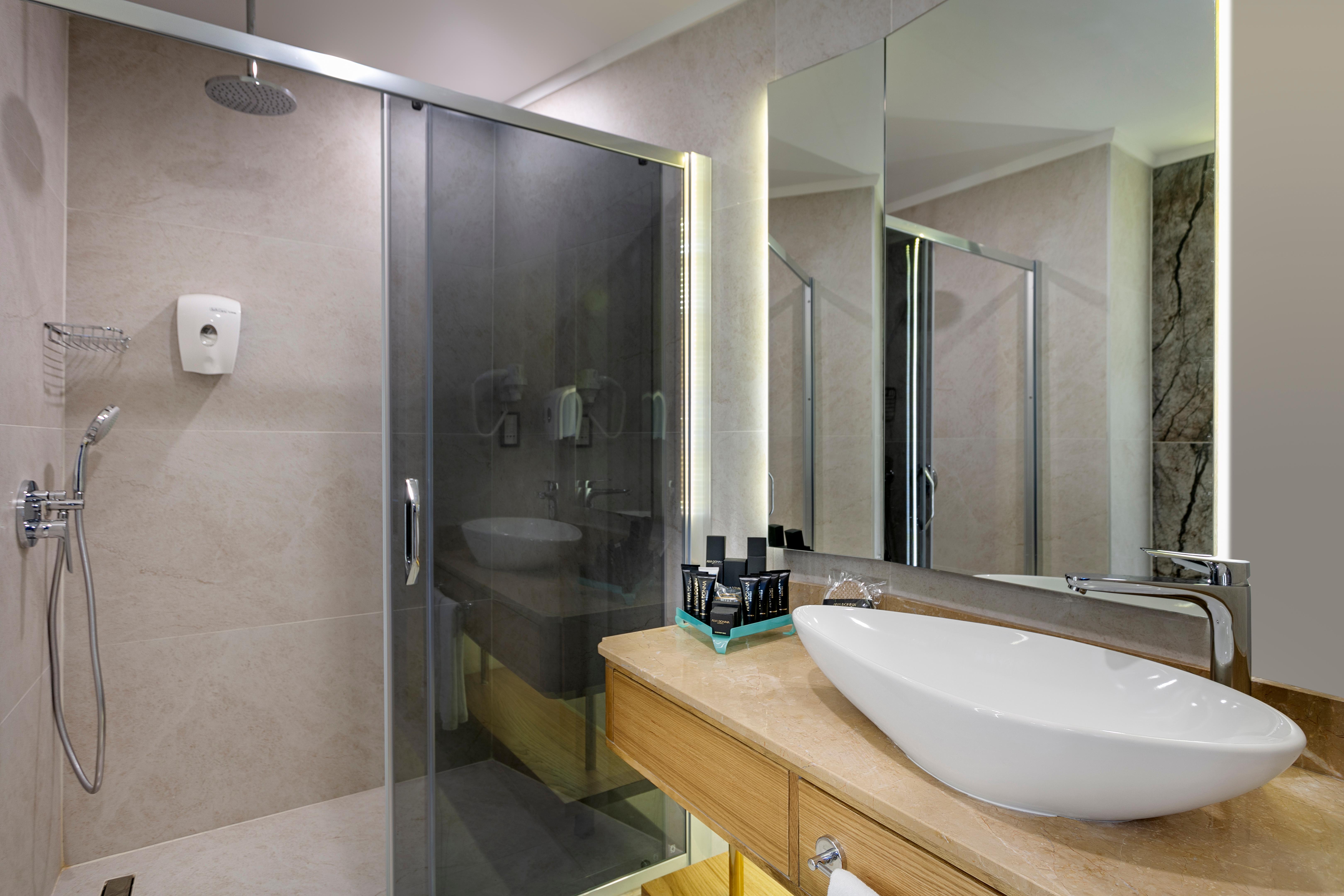 DOBEDAN WORLD PALACE KEMER — KIRIS