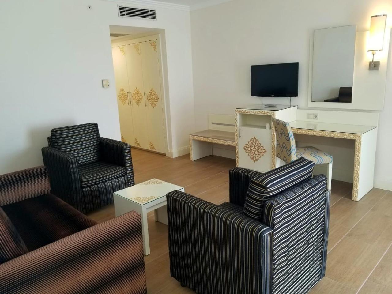 CRYSTAL ADMIRAL RESORT SUITES & SPA — SIDE — фотография отеля №21