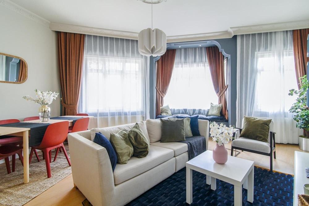 CHIC AND COZY FLAT NEAR ISTIKLAL STREET IN BEYOGLU — ISTANBUL