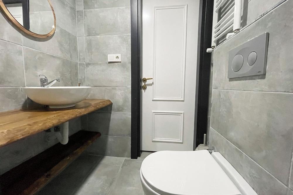 2BR/2BATH WITH GARDEN - BETWEEN SISLI & TAKSIM — ISTANBUL — фотография отеля №13